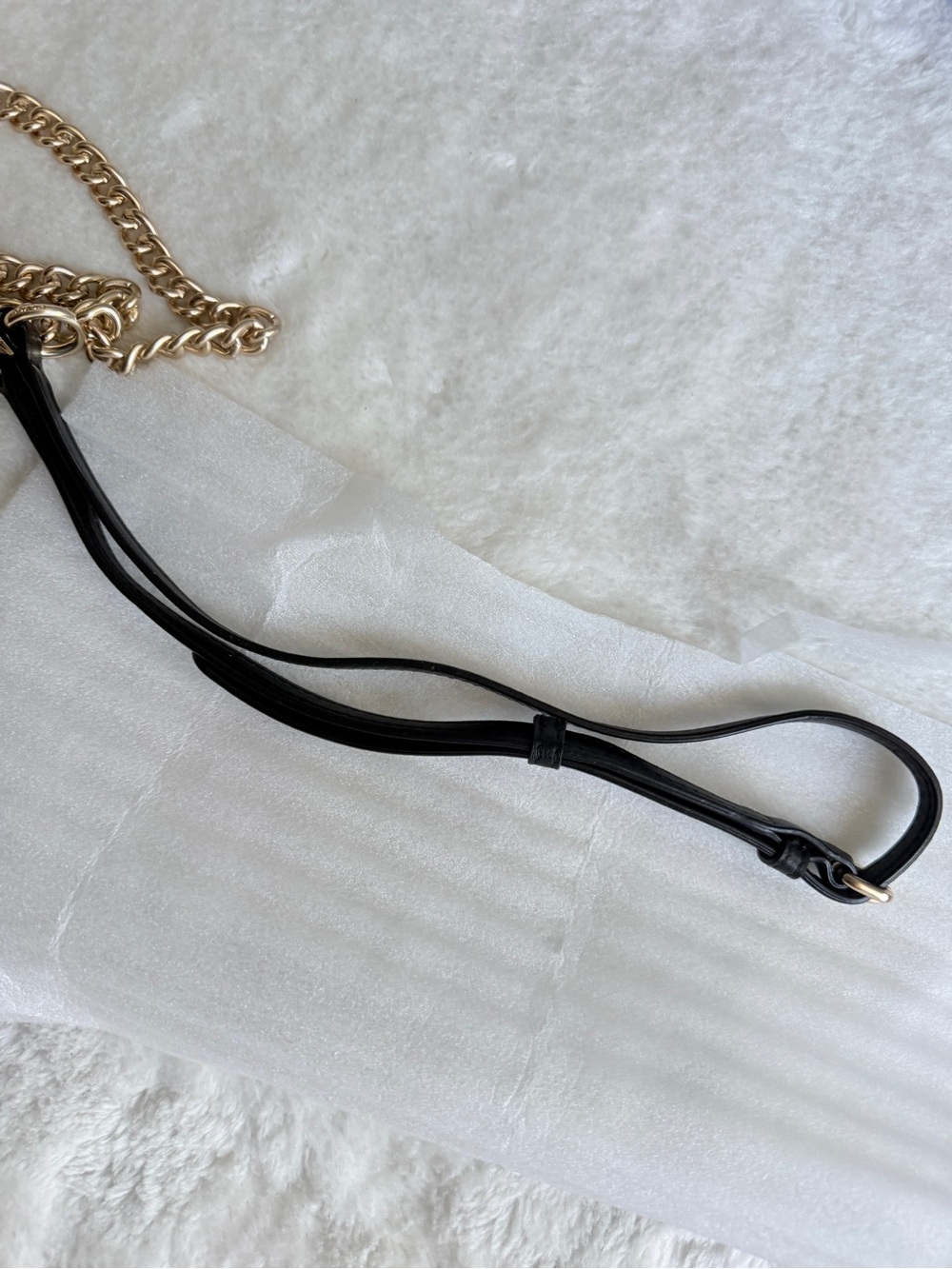 Black Kisslock Crossbody - Picture 14 of 16